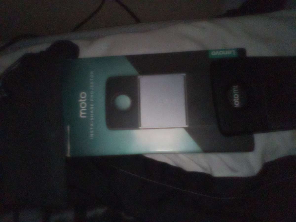 projector attchmt n camera 4 Motorola phone