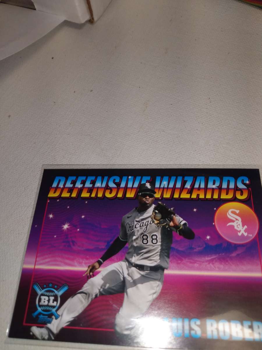 2021 Topps Big League Luis Robert defensive wizard