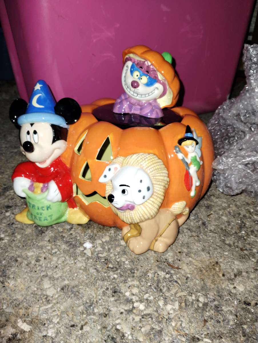 mickey mouse and friends Halloween pumpkin cookie jar