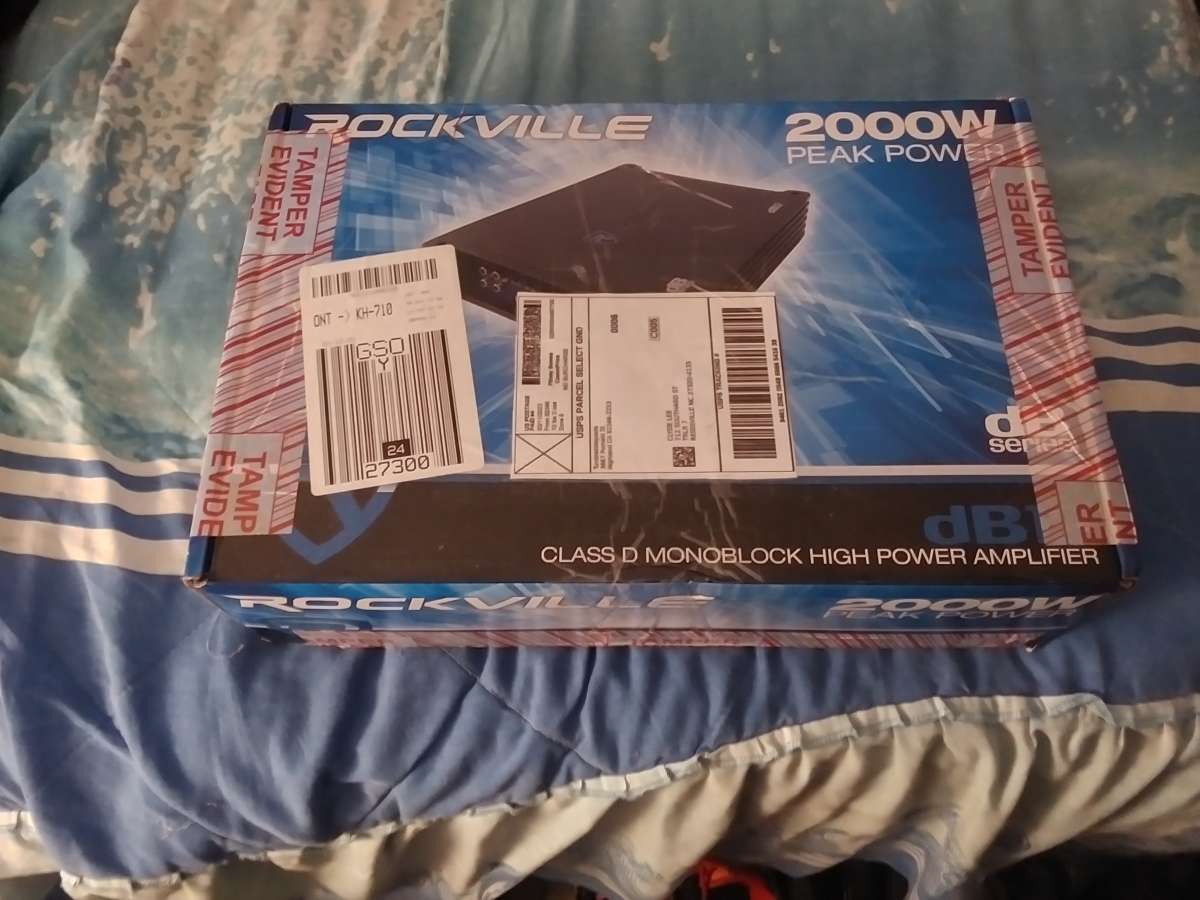 Rockville 2000 Watt Amp And Rockville 4 Gauge Wire Kit