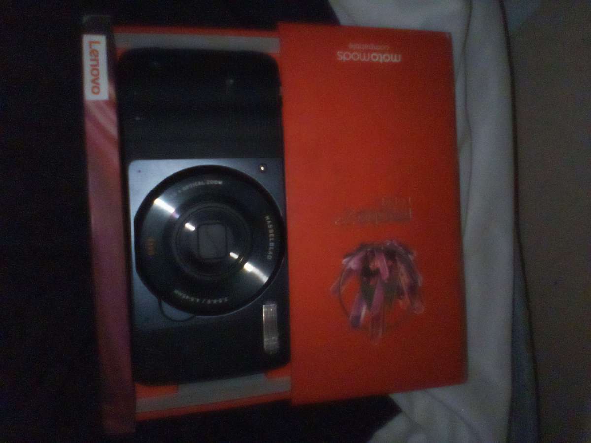 projector attchmt n camera 4 Motorola phone