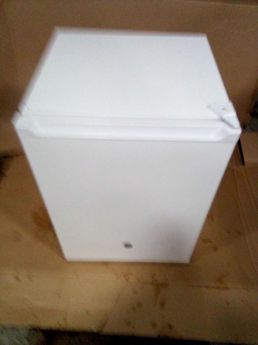General Electric Deluxe Mini Fridge