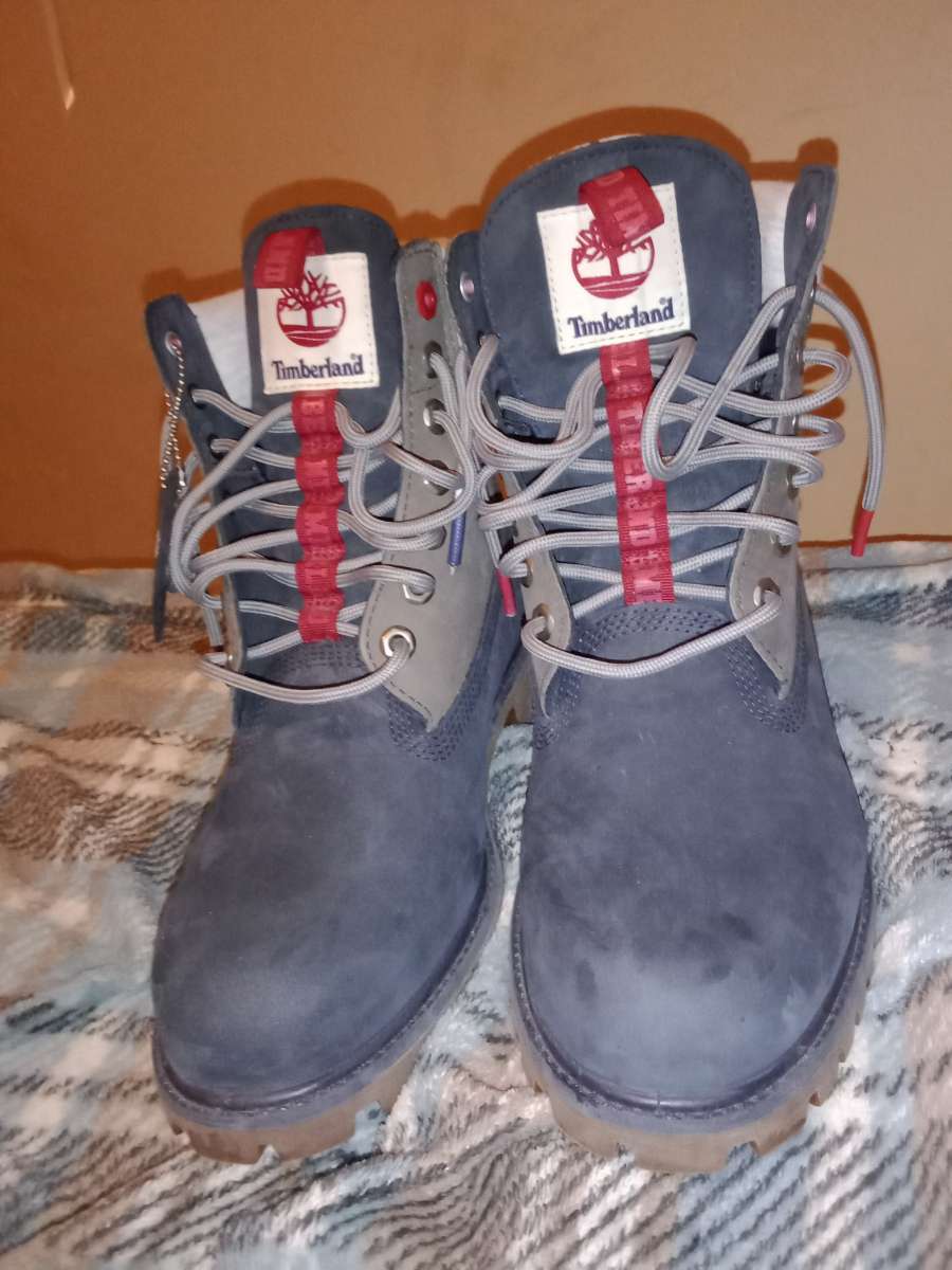 new Timberland boots size 9