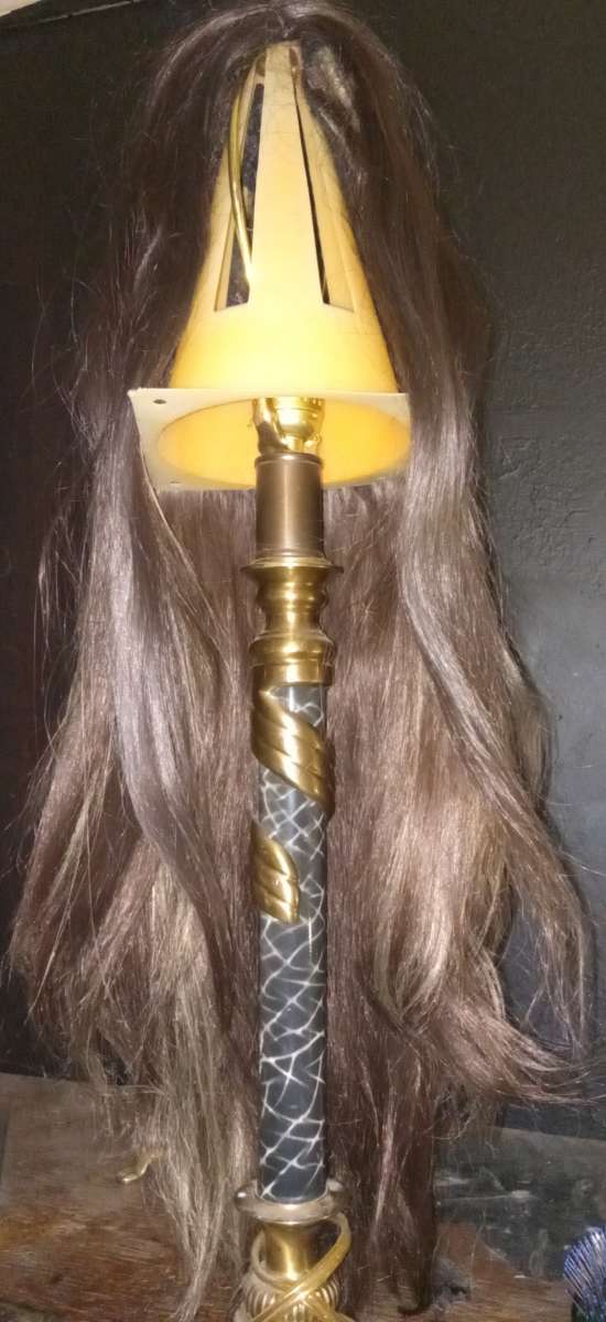 a brown and blonde 26 inches long wig