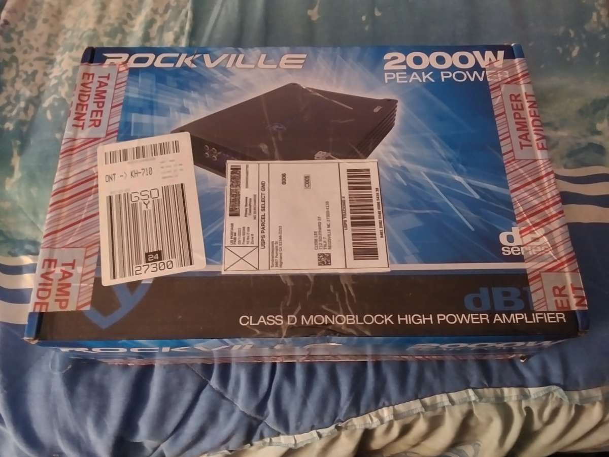 Rockville 2000 Watt Amp And Rockville 4 Gauge Wire Kit