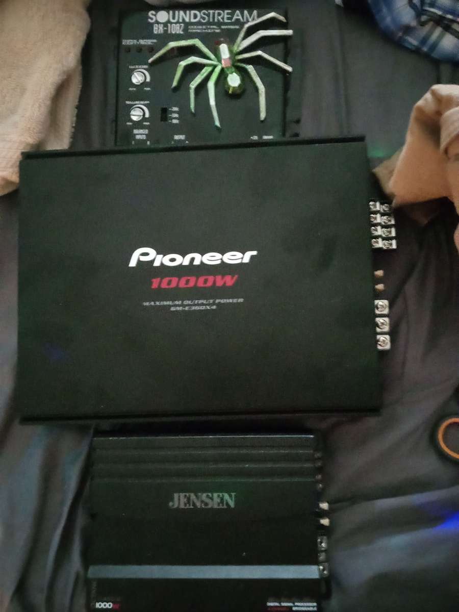 amps one pioneer one Jenson 1000 watts a peace new never use