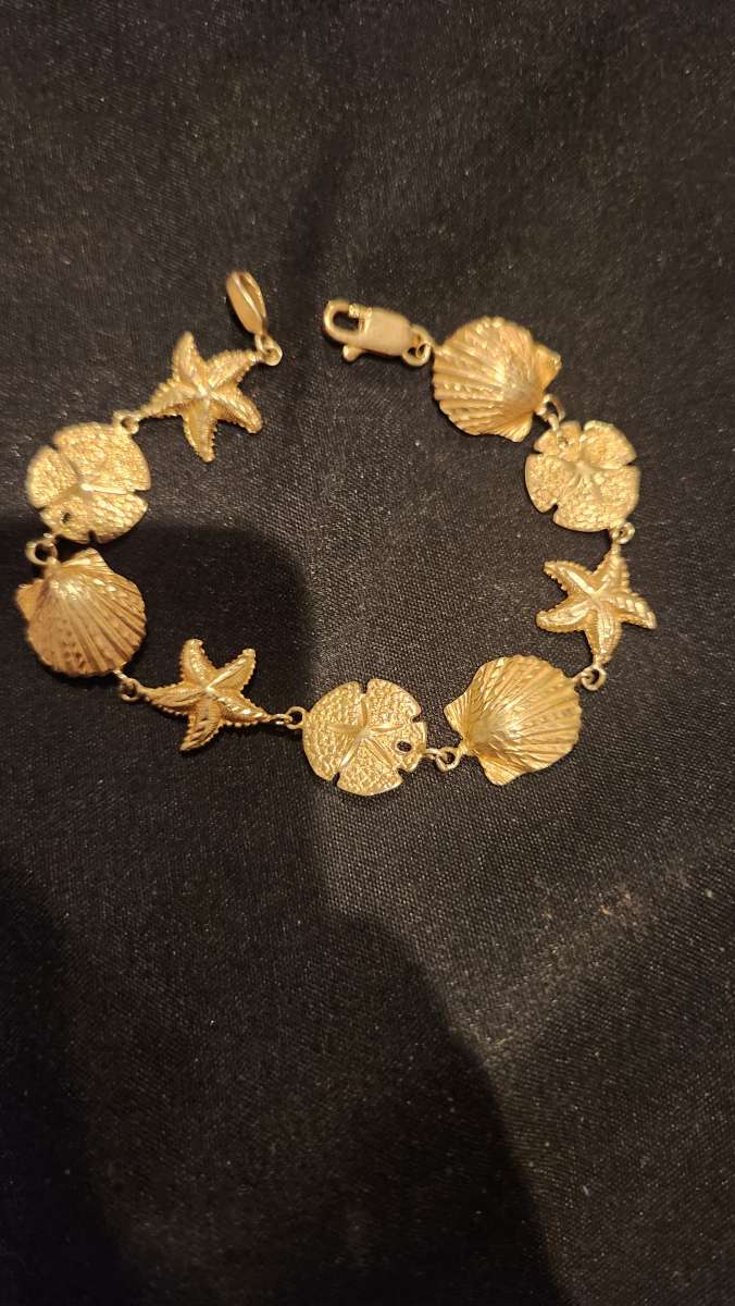 Sanddollar and Starfish Gold Bracelet