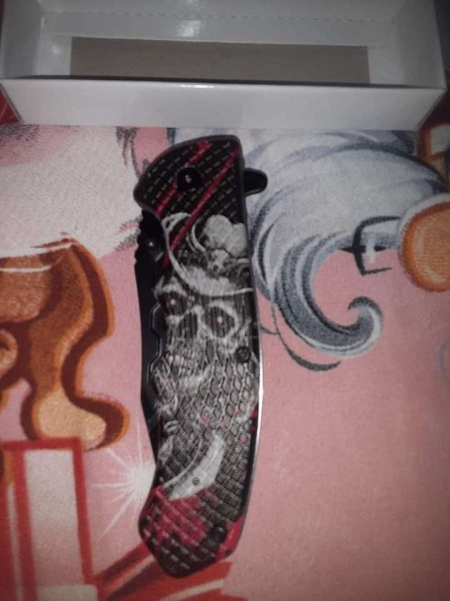 Brand New Cannabis Knuckle Knife