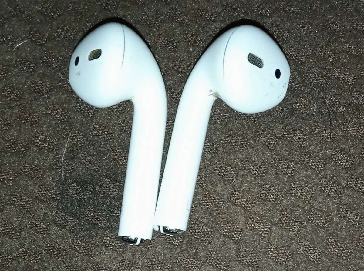apple AirPods 1st generation