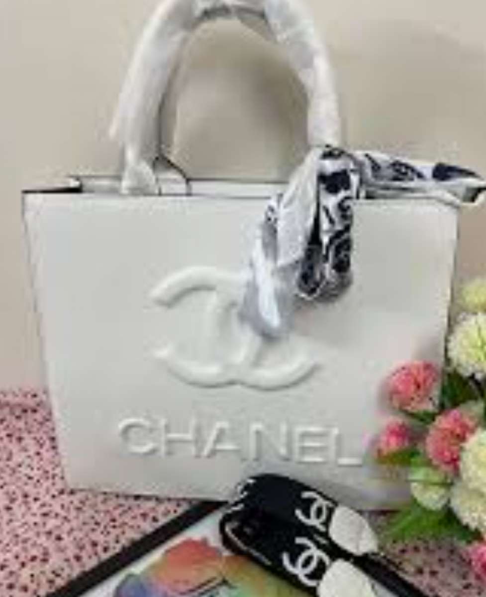 Classic Leather Faltering Chanel Hand Bag