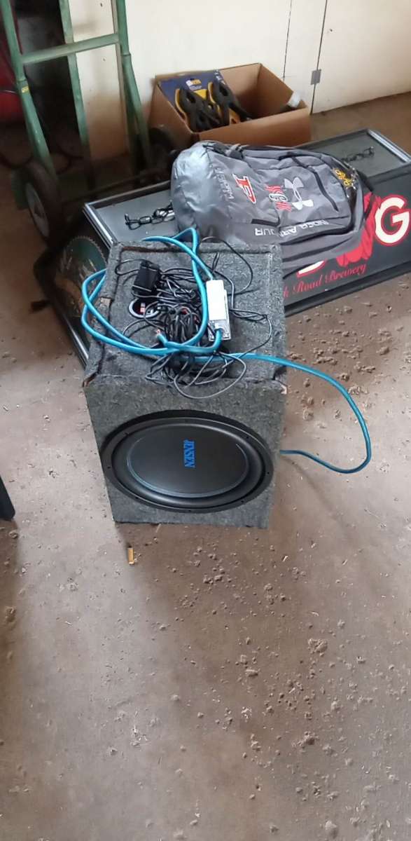 12 in subwoofer 1200 watts brand new just put it in still ha
