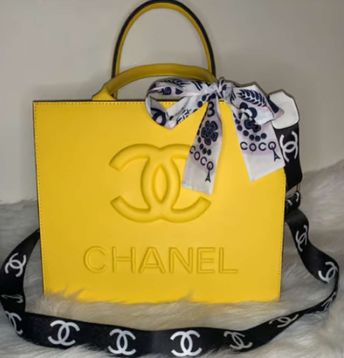 Classic Leather Faltering Chanel Hand Bag