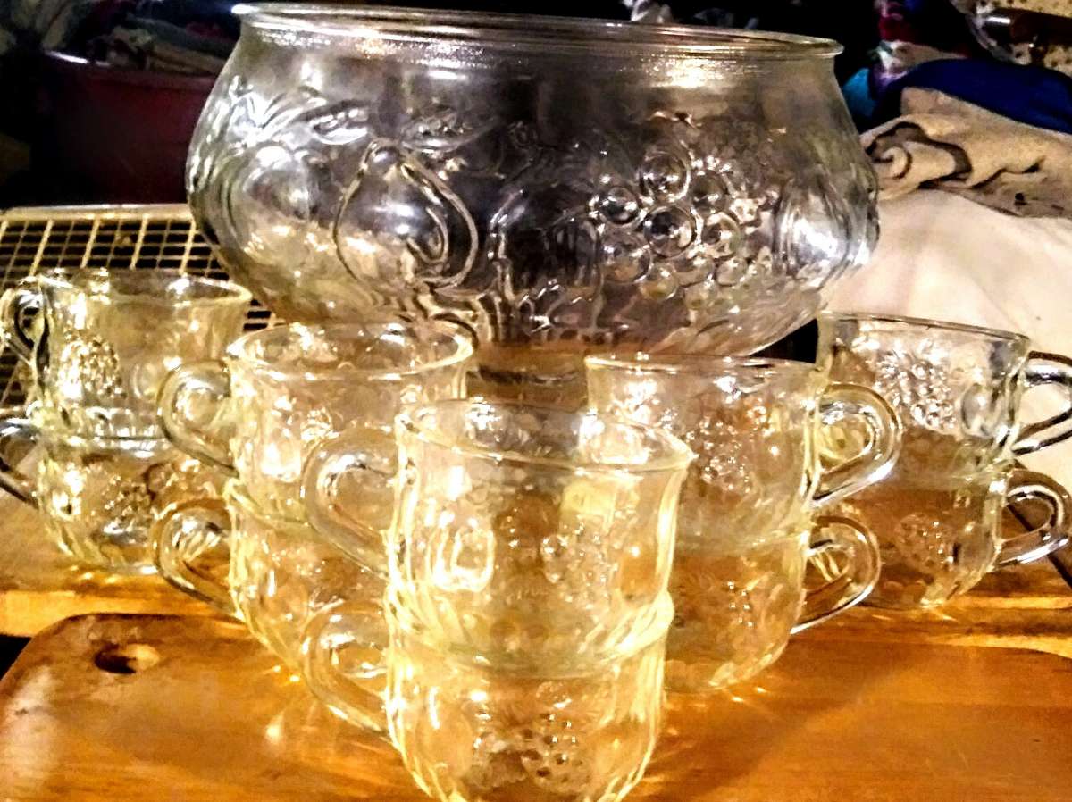 Punch Bowl  AND 8 CUPS