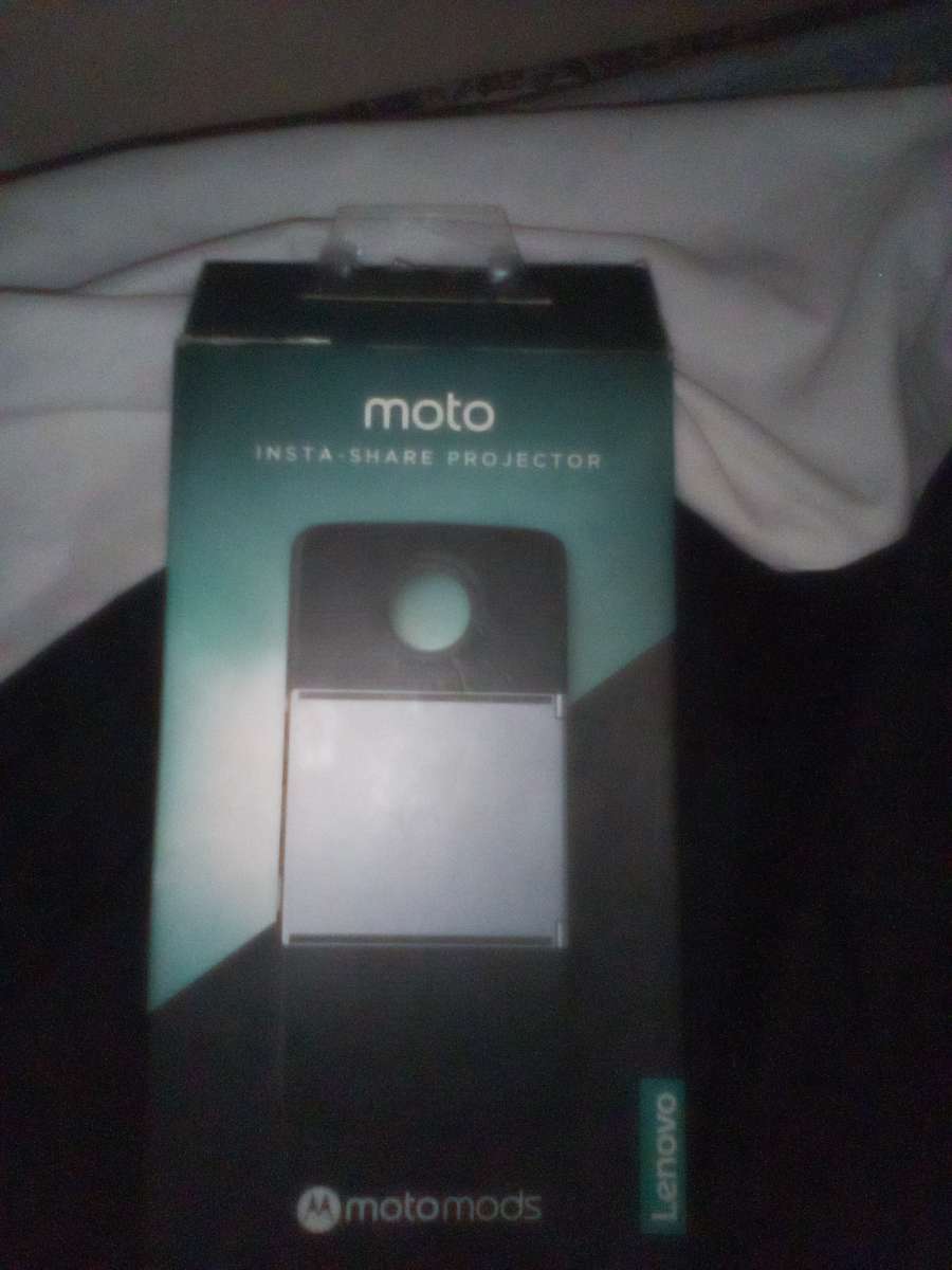 projector attchmt n camera 4 Motorola phone