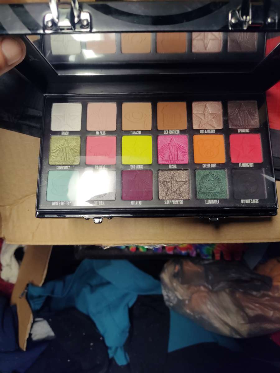 Jeffrey star makeup kits