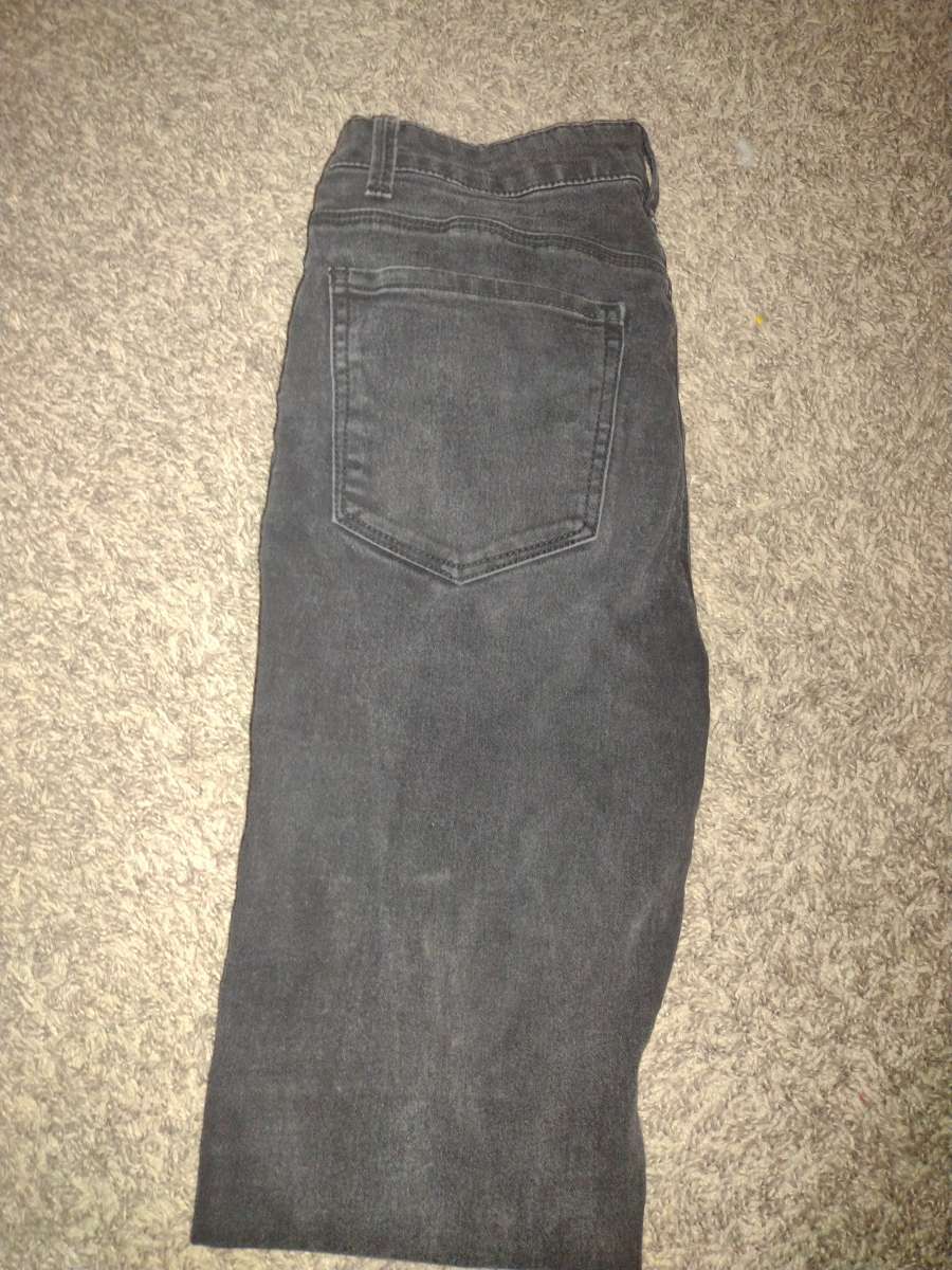 black plain jeans
