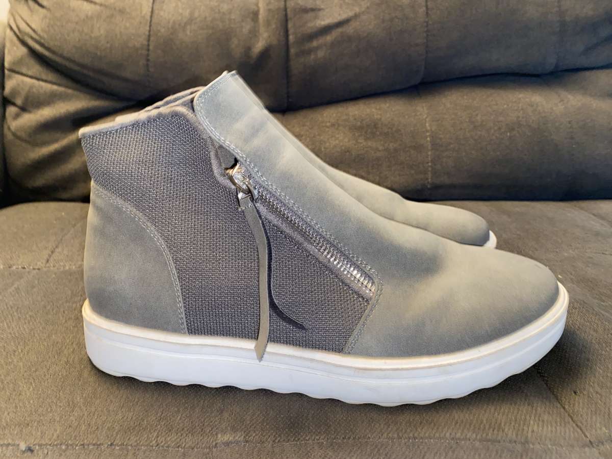 womens shoes size 10M