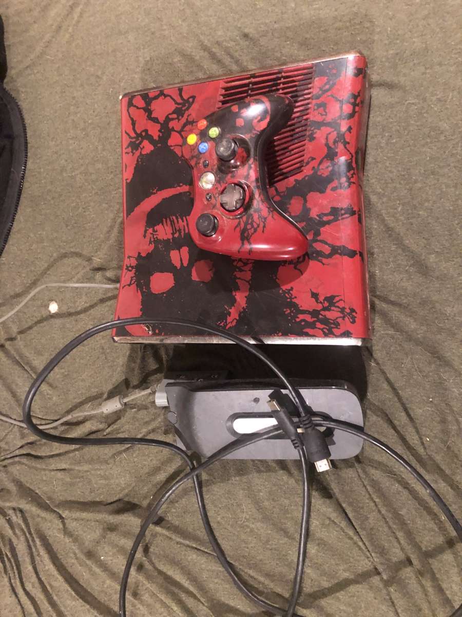 Xbox 360 and 1 game controller