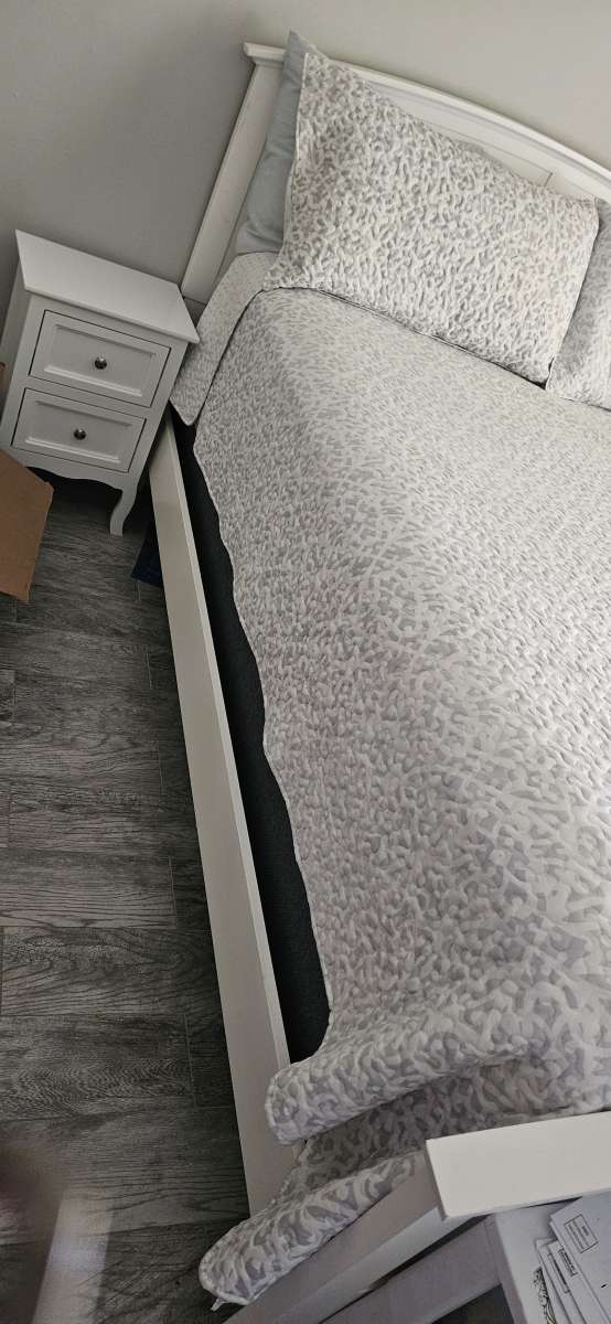 double size bed 2 nightstands dresser mirror