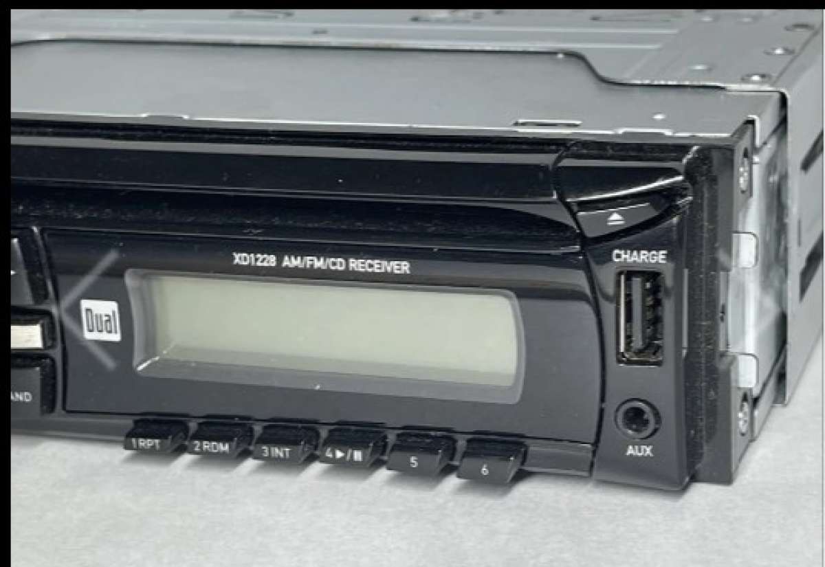 dual Xd 1228 car stereo with face