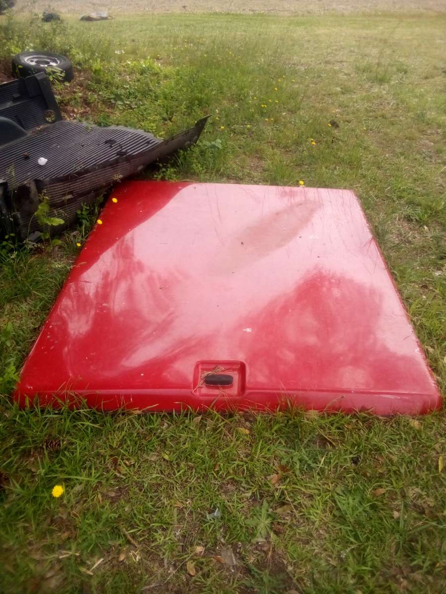 1997 Chevy 1500 Short Bed Truck Bed Cover HARD COVER