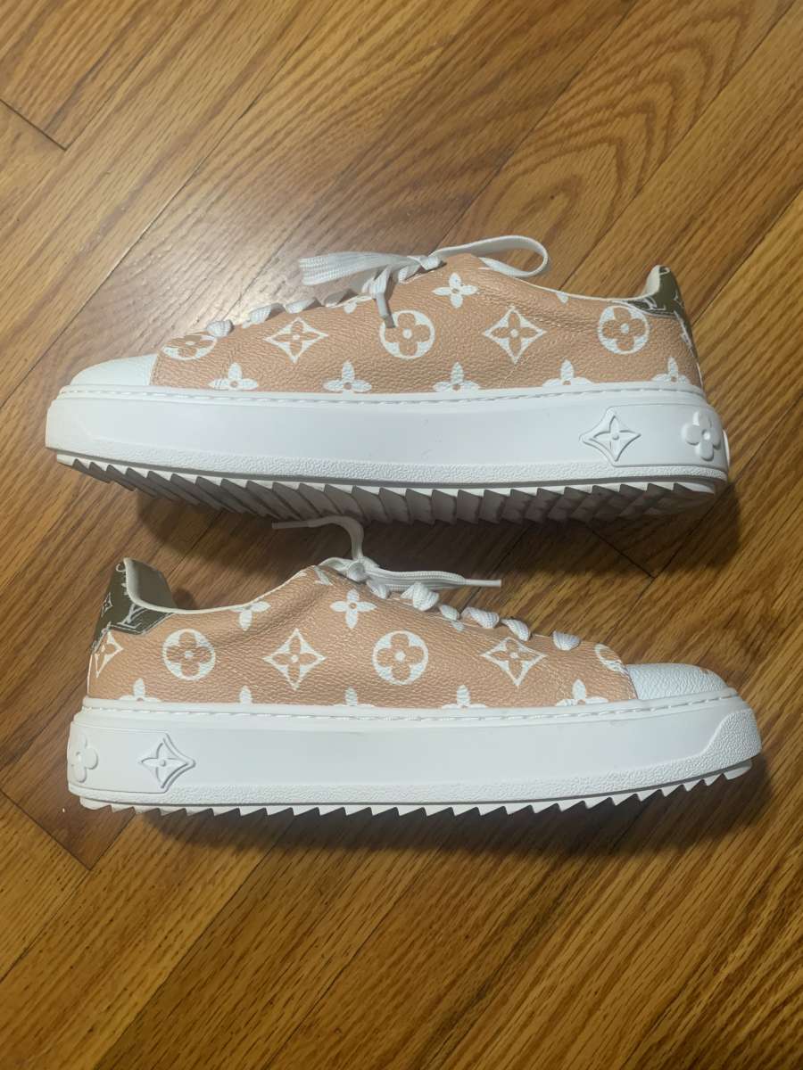 Women sneaker size 8