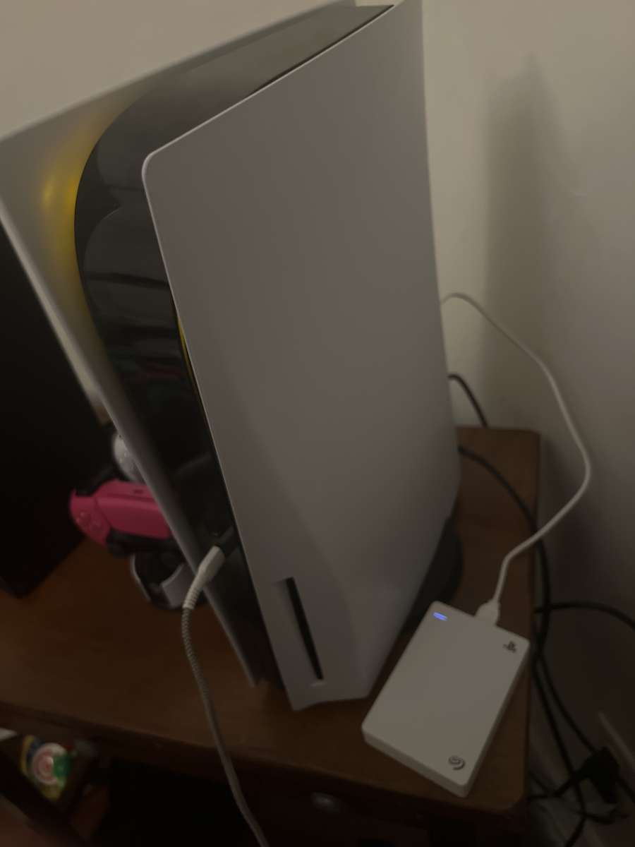 ps5 disc version bundle comes with 20 games five controllers