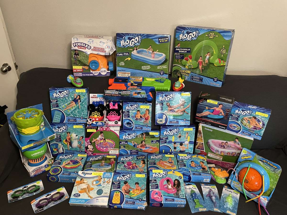 SUMMER POOL TOYS AND BEACHES