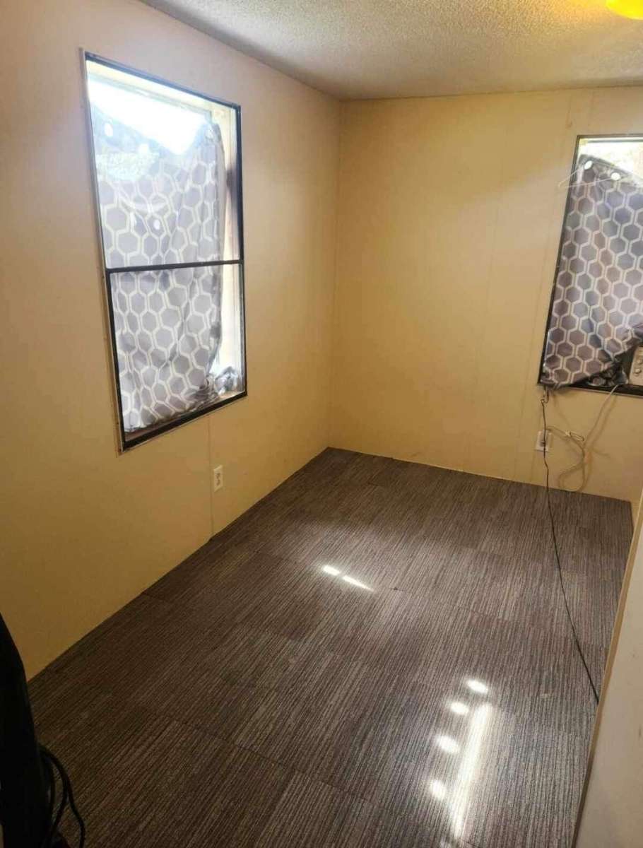 Mobile Home in Park 2bd 1 and a half bath as is