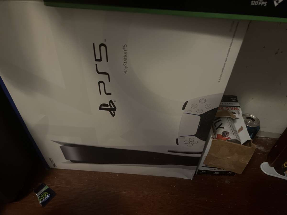 ps5 disc version bundle comes with 20 games five controllers