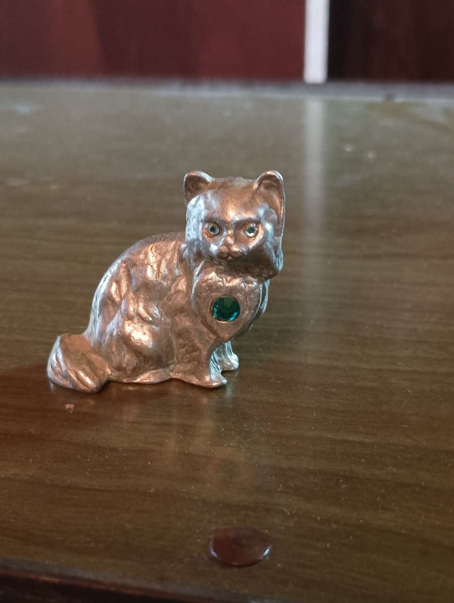 pewter cat