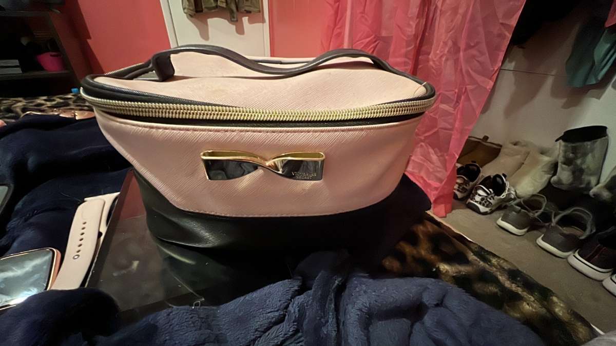 bundle of make up scarfs and socks also hats