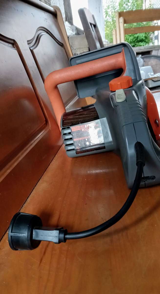 16in Remington electric chainsaw
