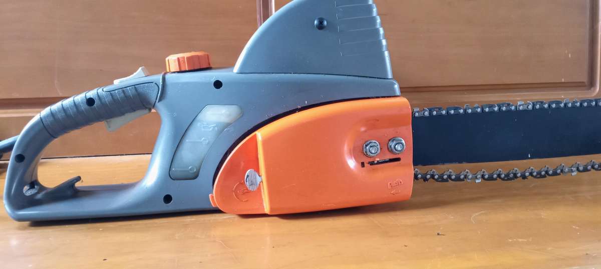 16in Remington electric chainsaw