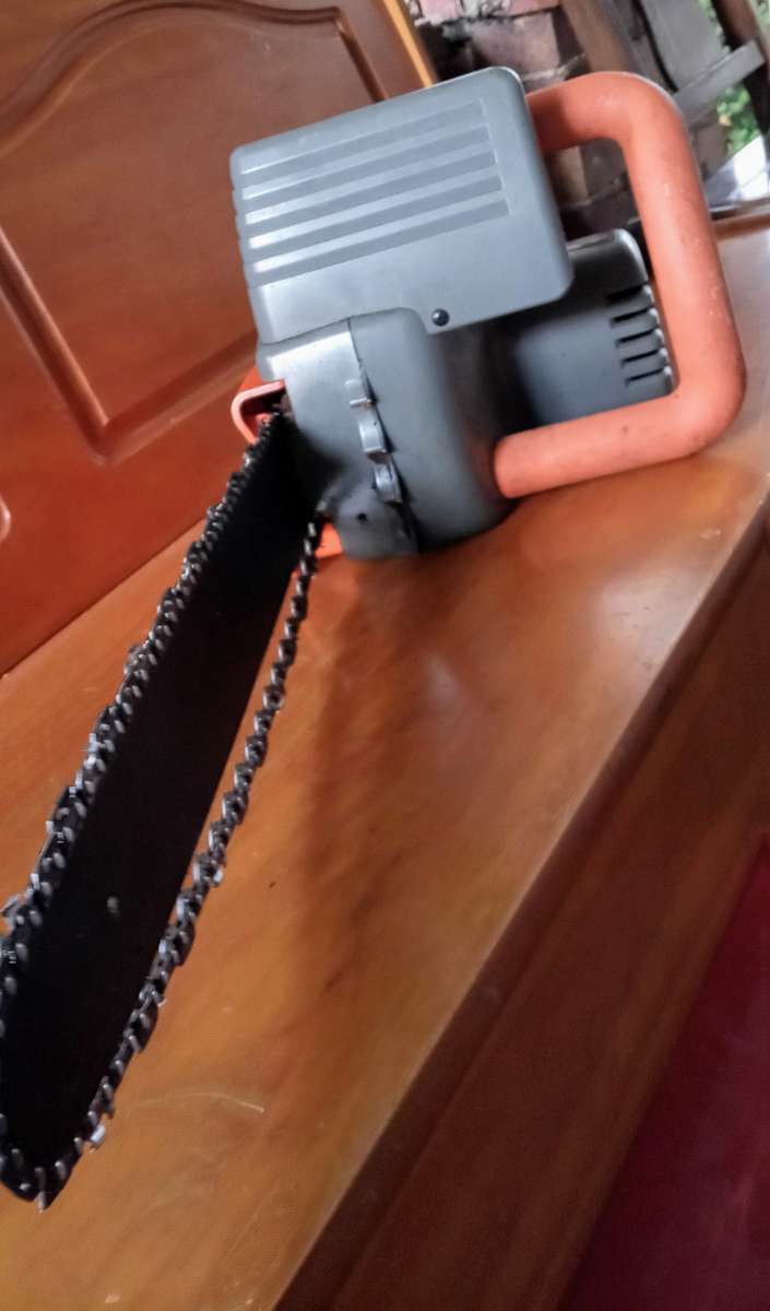 16in Remington electric chainsaw
