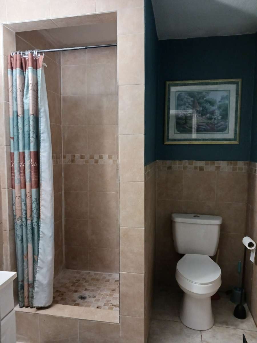 Room 200 weekly cuarto 200 a la semana