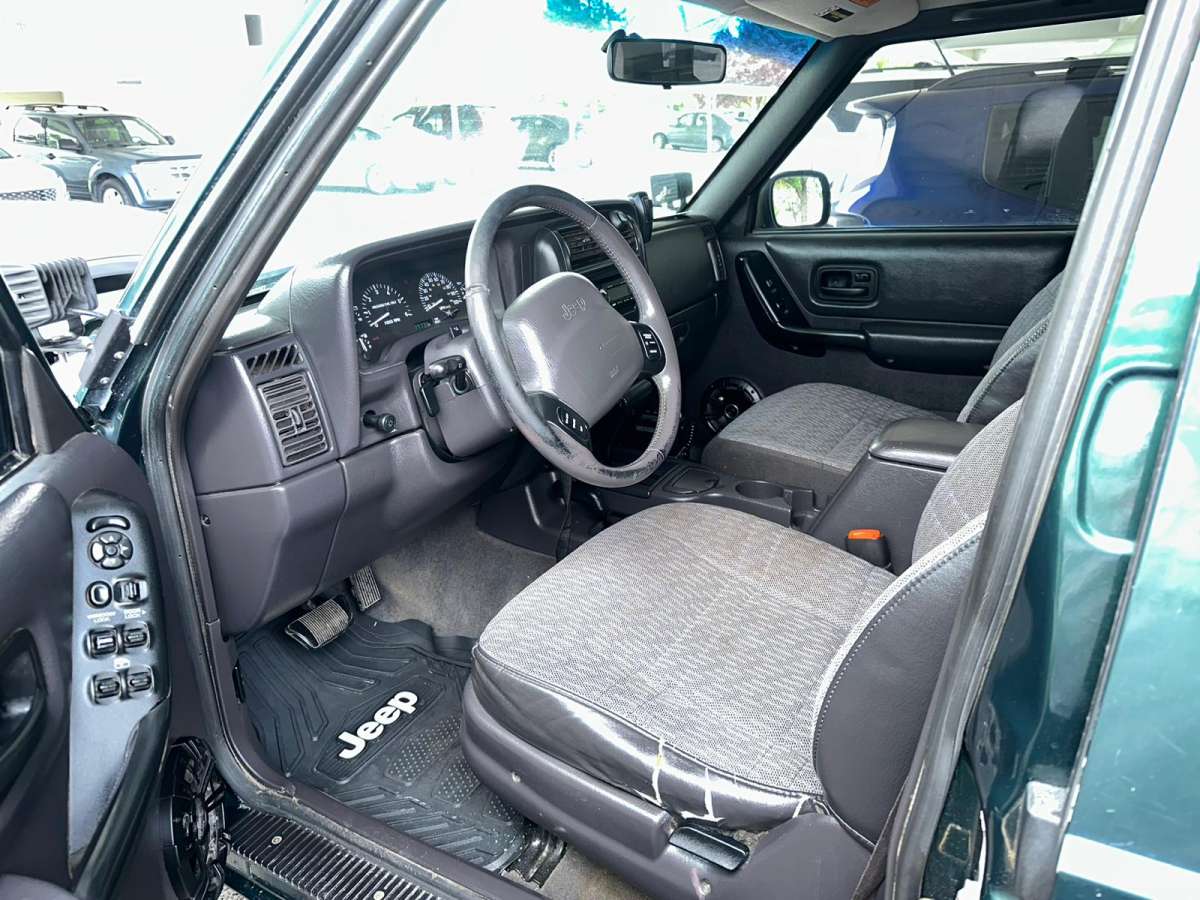 CASH Jeep Cherokee V6 1999