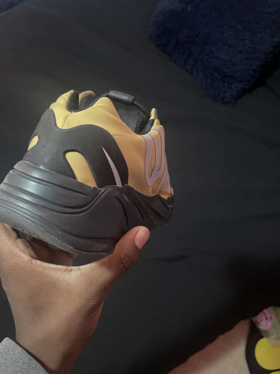 yezzy 700 honey comb