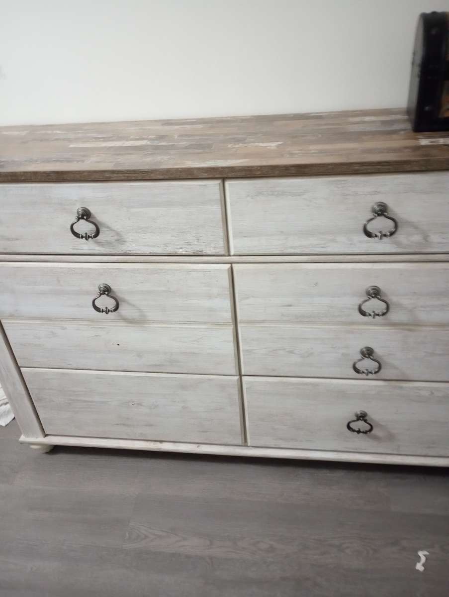 two bedroom apartment everything must go 2000 for everything