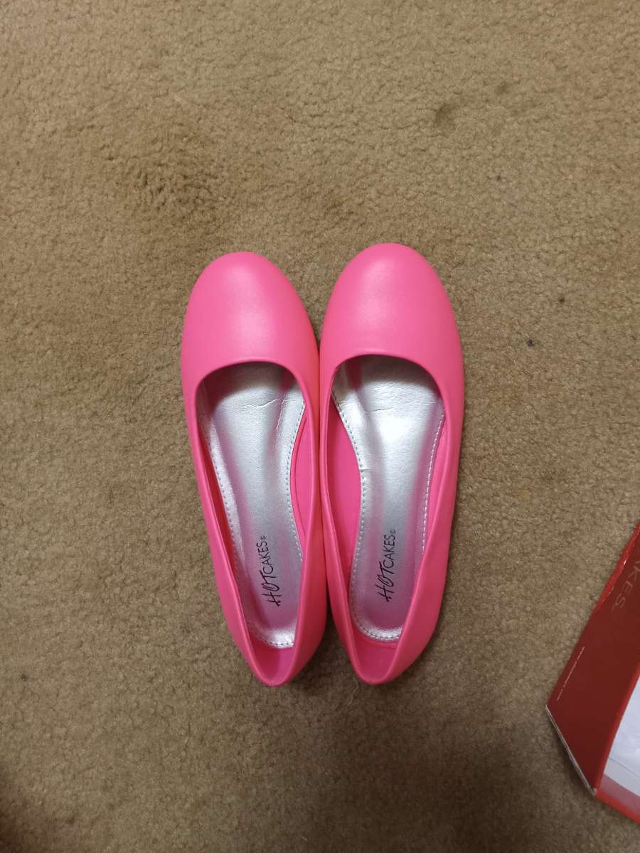 Pink shoes hot cakes