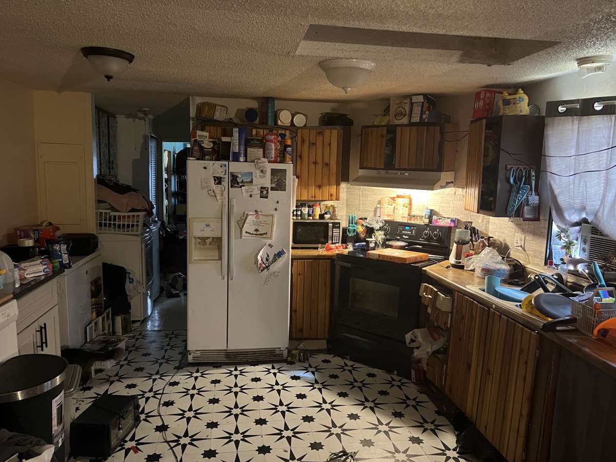 Mobile Home in Park 2bd 1 and a half bath as is