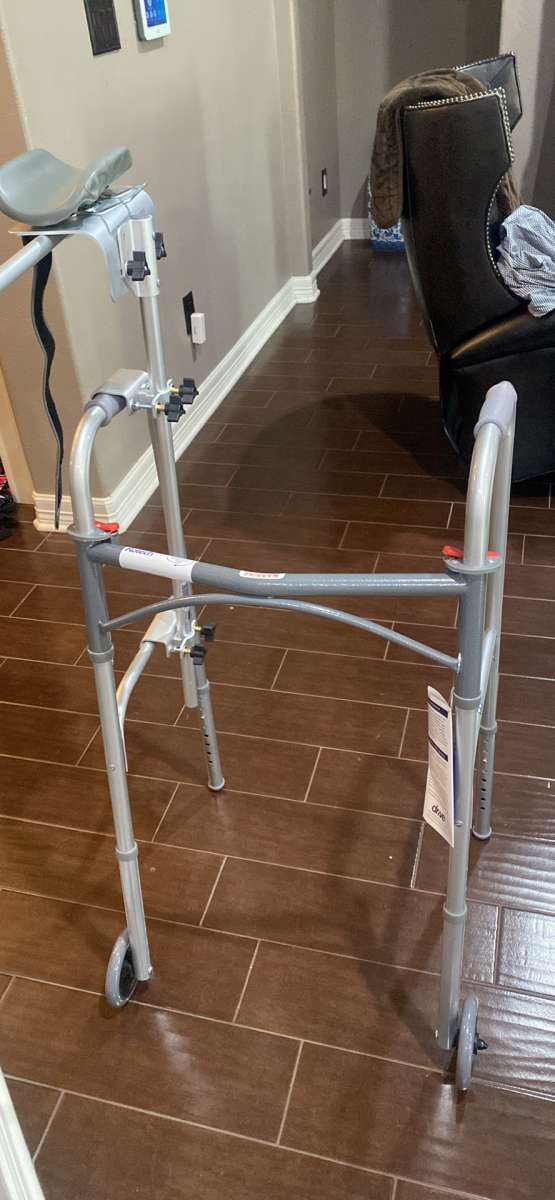 Walker with arm support