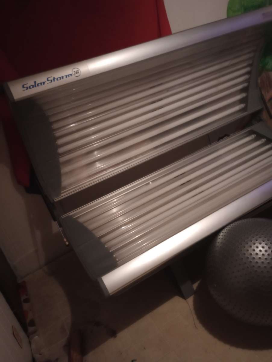 Solar Storm 32 Bulb 20 Min  Tanning Bed