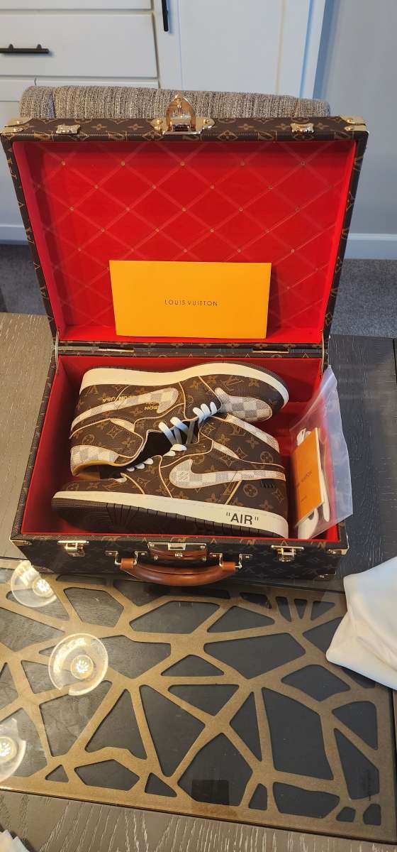Louis Vuitton Sneakers size 11