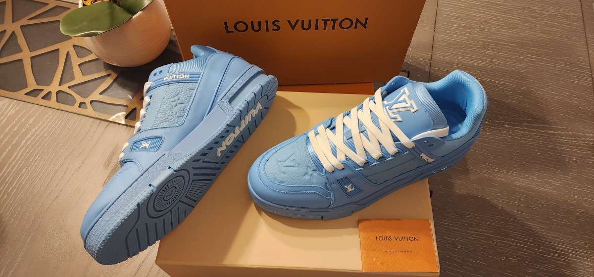 Louis Vuitton Sneakers size 9