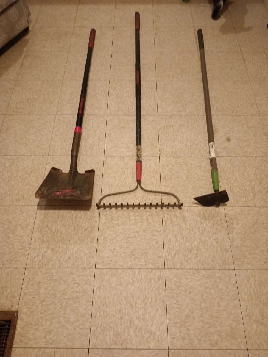 shovels rakes hoe headge trimers probe ro