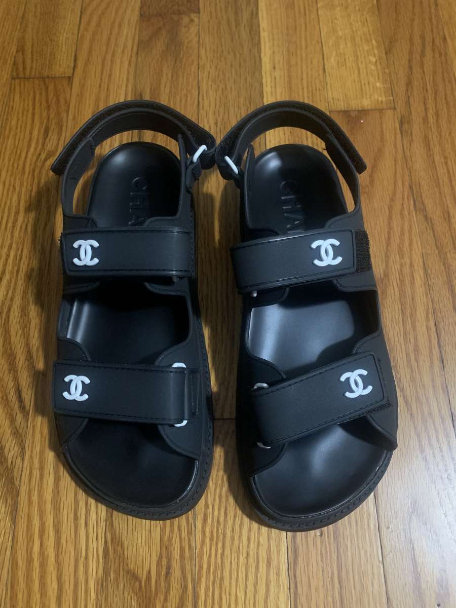Womens sandal size 8