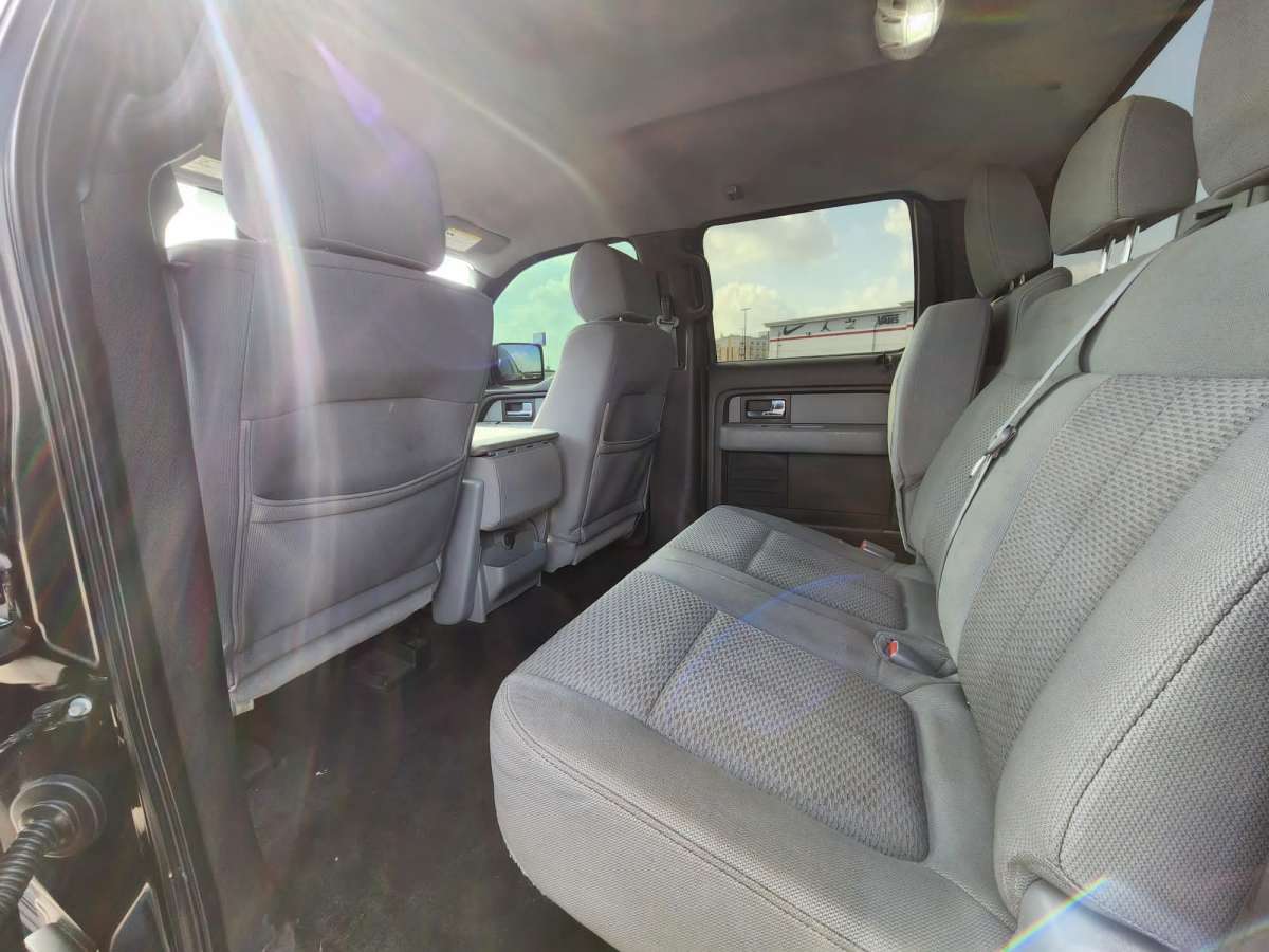 Ford F150 LIFTED 2013