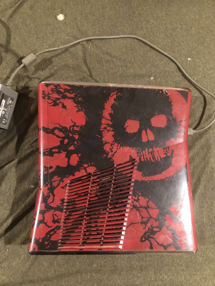 Xbox 360 and 1 game controller