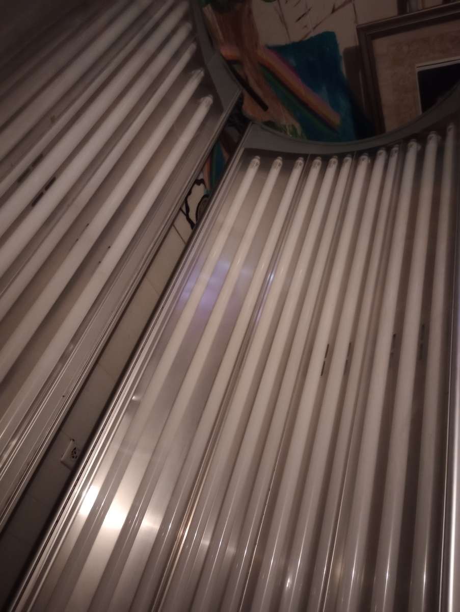 Solar Storm 32 Bulb 20 Min  Tanning Bed
